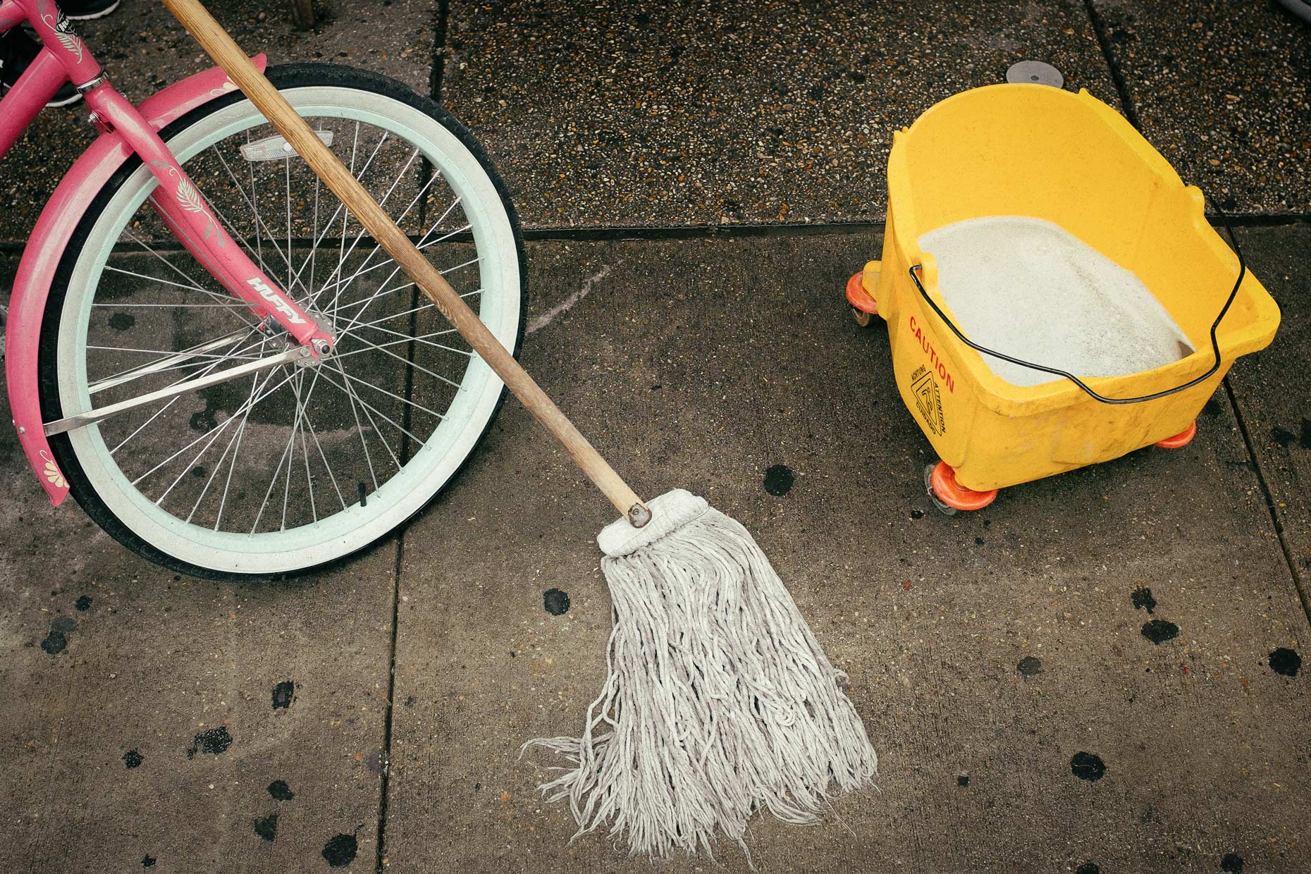 Street scene in New Orleans by photographer Kevin Brown